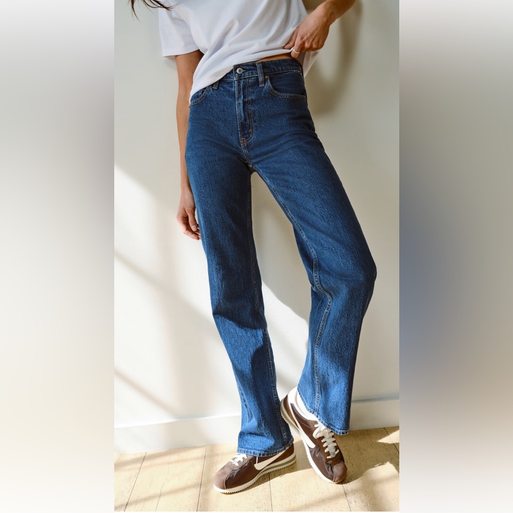 Abercrombie The 90’s relaxed jean high rise curve love Sz 29